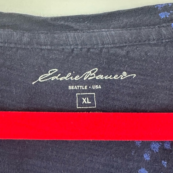 Eddie Bauer Cotton V-neck T-shirt with Blue Design - Picture 3 of 6